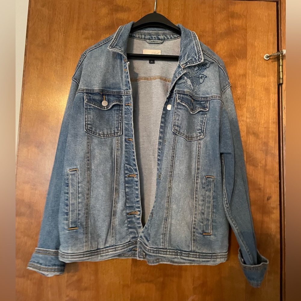 Universal Thread Floral Embroidered Denim Jacket Size M